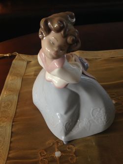 Lladro/ Nao $75