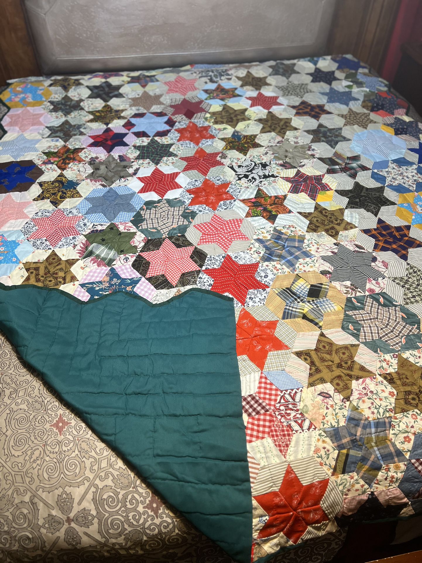 Full/Queen Size Handsewn Quilt. 70 X 88 Inches. Very Good Condition. 