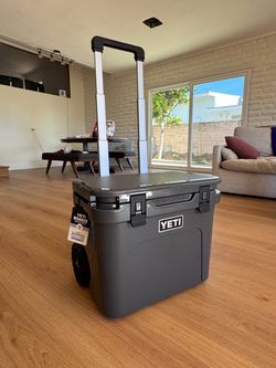 NEW Yeti Roadie 32 Wheeled Cooler