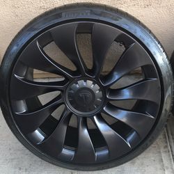 Tesla Model 3 Uberturbine 20” wheels Pirelli PZero tires