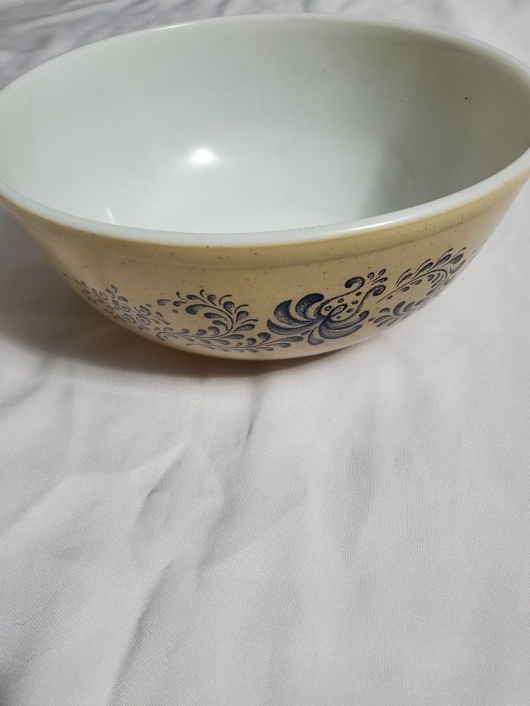 Large Pyrex Bowl