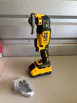 Dewalt 20V MAX XR Cordless Brushless 3-Speed Oscillating Multi Tool and (1) 20V MAX XR powerstack Lithium-Ion 4.0Ah Battery