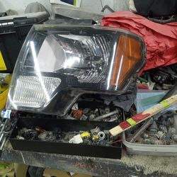 Left headlamp Ford f150