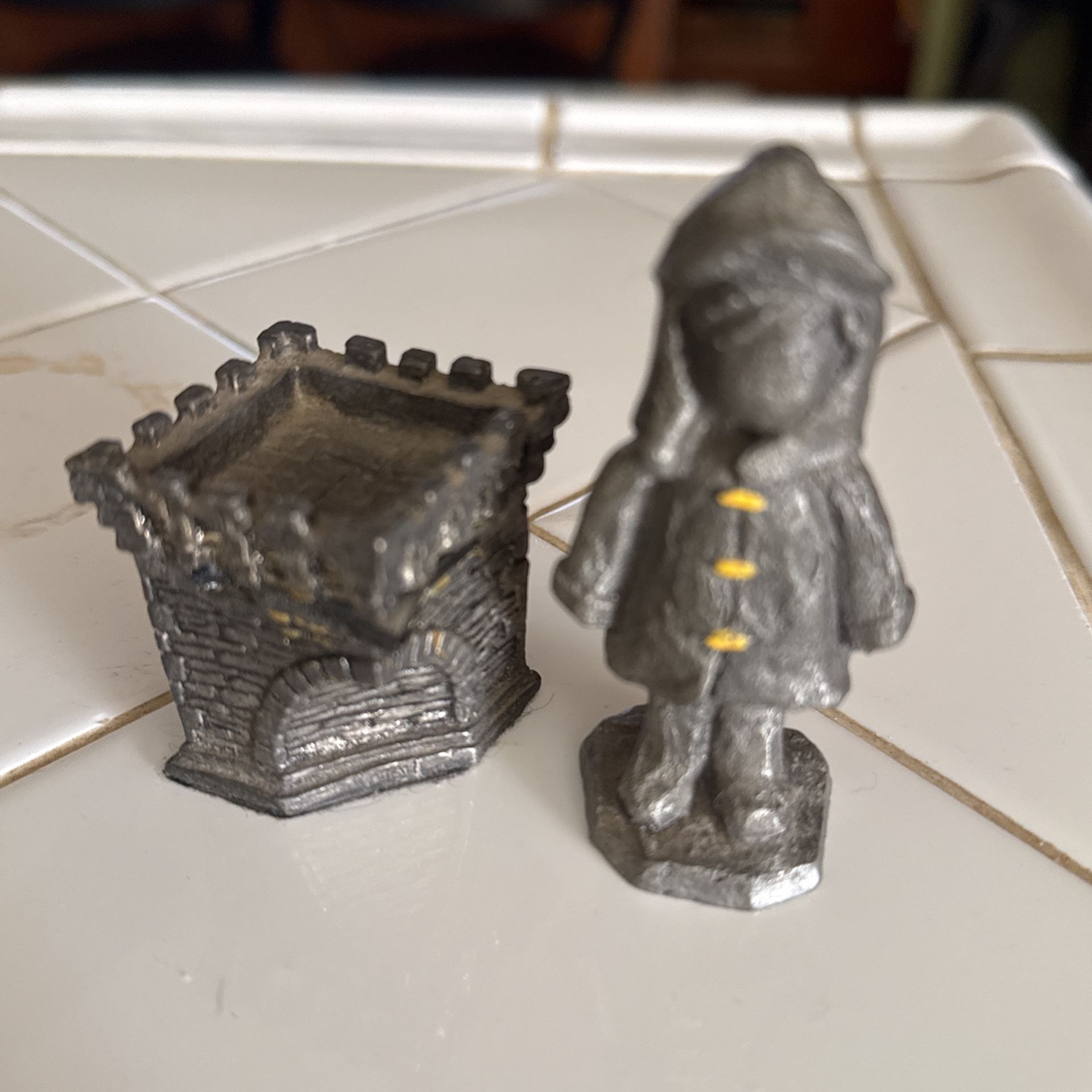 little statue