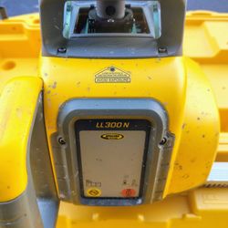 Spectra Precision LL300N Rotary Laser Level – Works Perfect (No Tripods) – $550