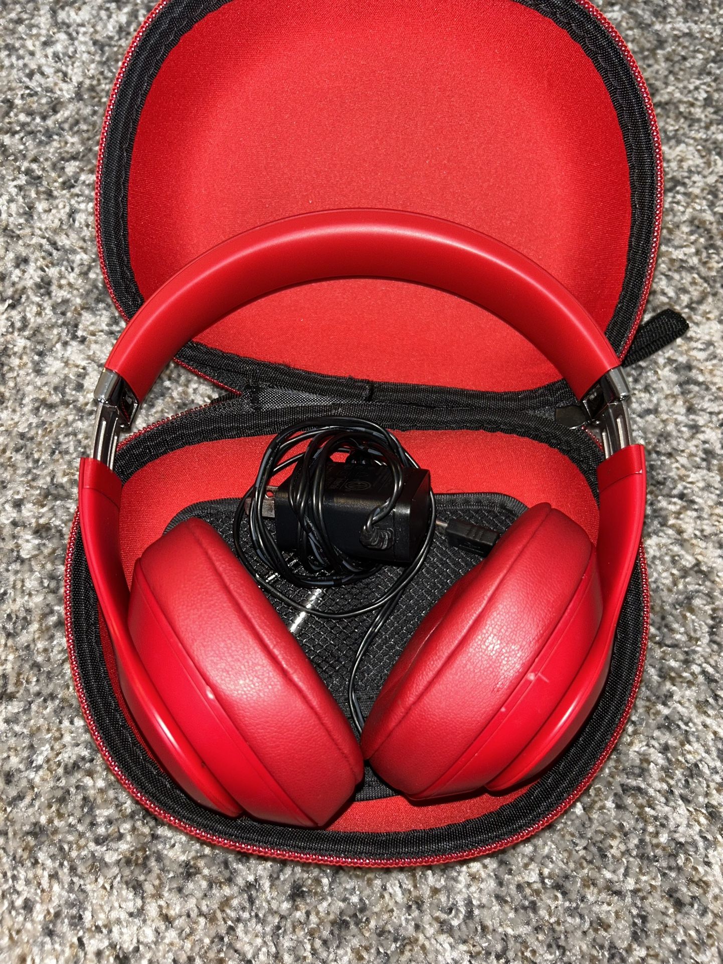 Beats Studio3 Wireless Headphones - Red