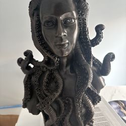 Statue 