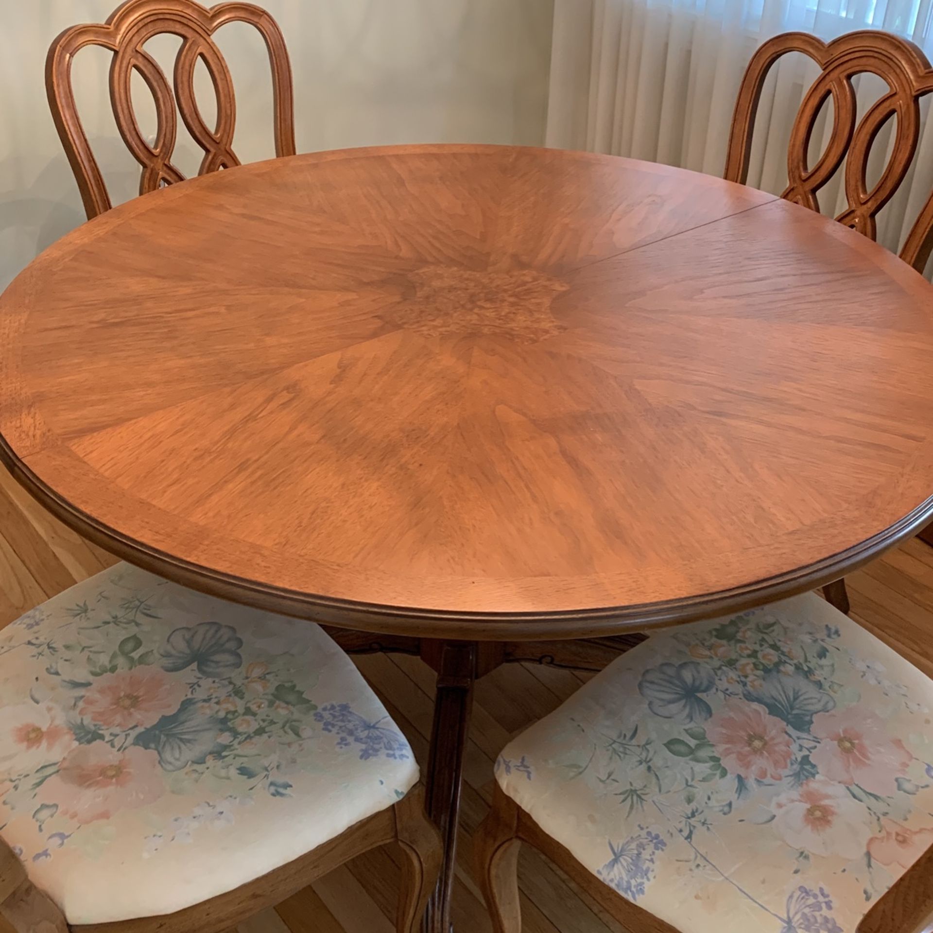 46” Hardwood Table With 2 18” Leafs And 4 Chairs