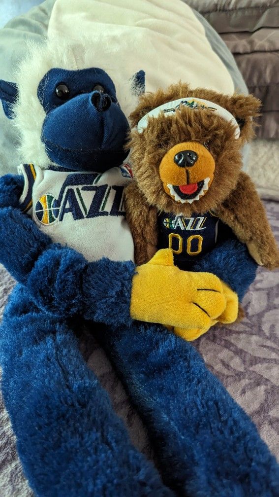 Utah Jazz Forever Collectable basketball Bear and Monkey Stuffed Animals.
In good condition.
No stains or holes.
The monkey has Velcro on his hands