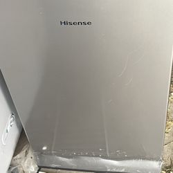 Hisense 3.3 Mini Fridge Door Damage 