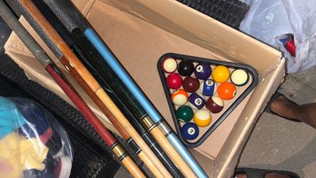 Pool Balls & pool Cue's