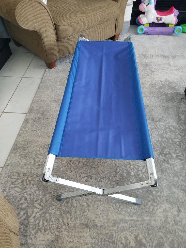 FOLDING CHILDREN'S COTS