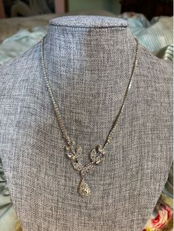 Stunning silver tone rhinestone necklace.