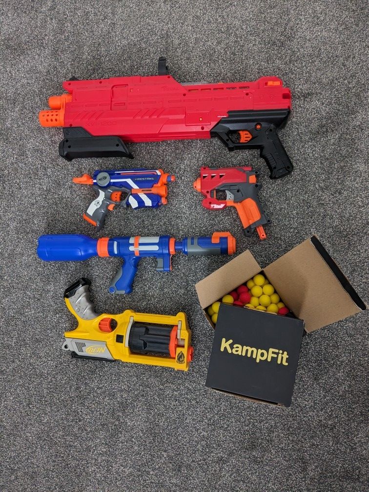 A set of 4 Nerf Guns and a Super Soaker Water Gun