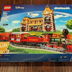 Brand New Retired LEGO #71044 Disney Train & Station 