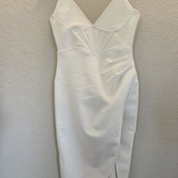 White MEDIUM TO LARGE DRESS, NEW