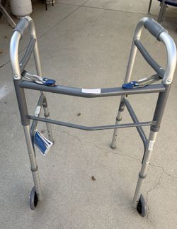 WALKER FOR ADULTS SENIORS OR POST OP RECOVERY NEW