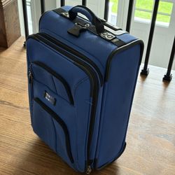 Delsey 2-wheel mid-size suitcase (Blue)