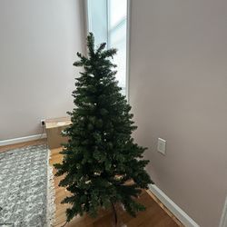 Indoor/Outdoor Artificial Christmas Tree - 4ft