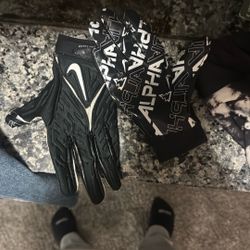 nike football gloves youth  size small 