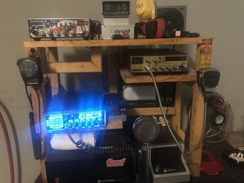 Cb radio equipment includes all in pic and antenna