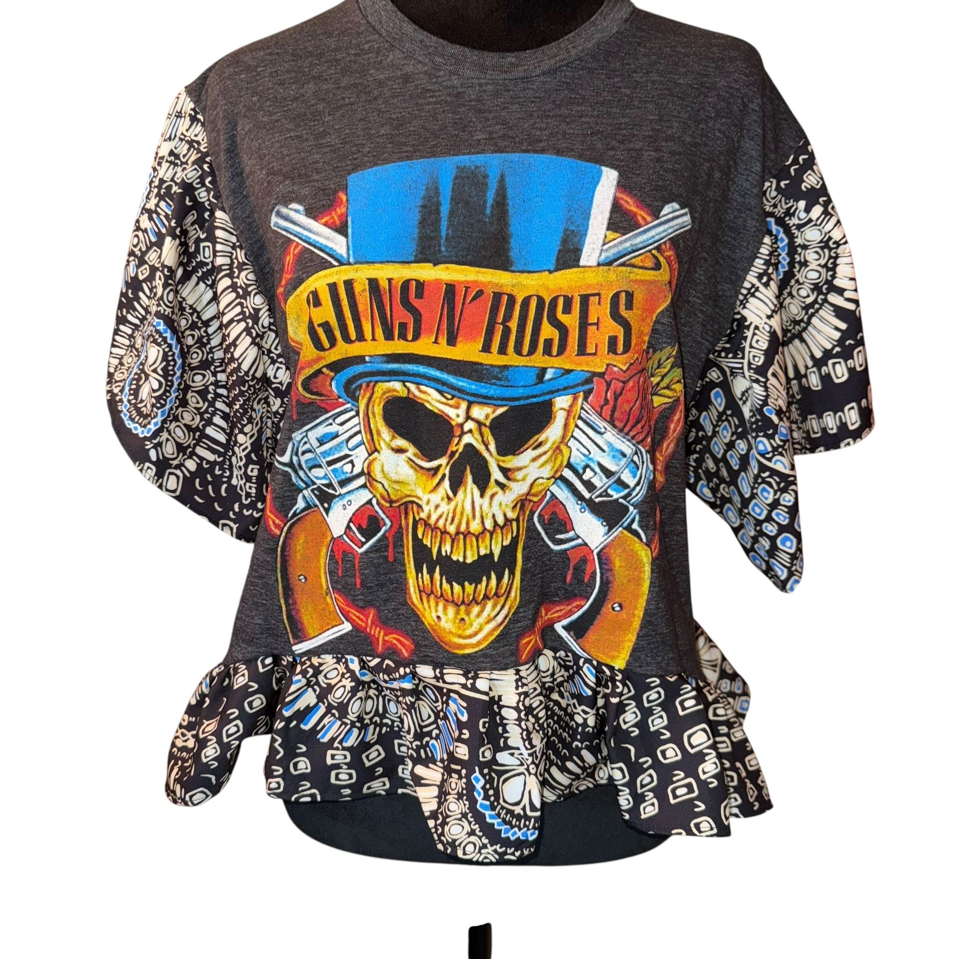 Reworked/Cropped Guns N Roses Band Cropped Graphic Tee Edgy Boho Cropped SZ Larg The product is a cropped Guns N Roses band graphic tee, perfect for