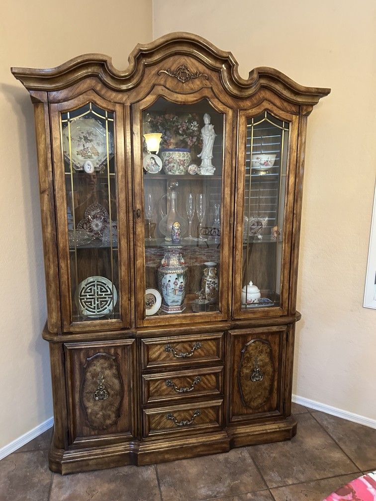 China Hutch ****PLEASE READ DESCRIPTION ****