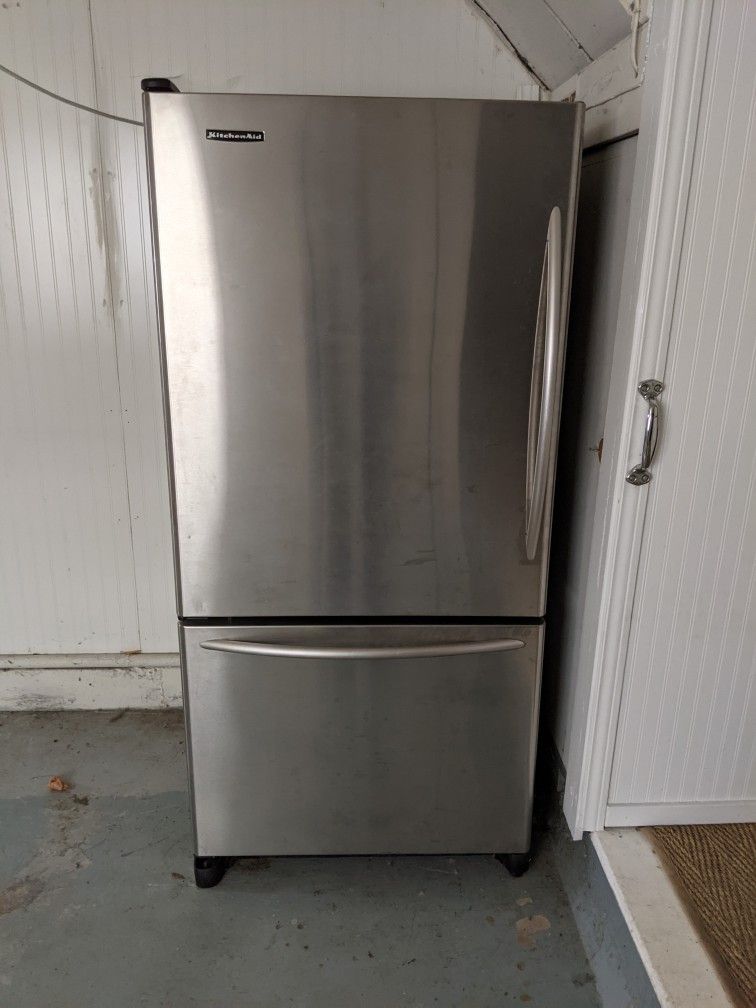 KitchenAid Refrigerator W/ Bottom Freezer KBLA22KLSS01