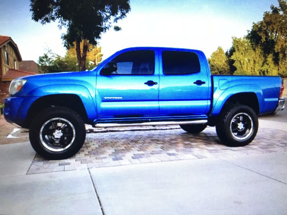 For more info and pics about 2006 Toyota Tacoma TRD contact me only: __brittany7r@gmail.com__