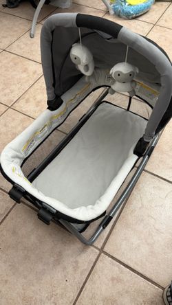 $25 Baby Trend Portable Bassinet