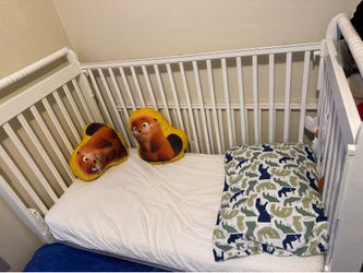 Toddler bed / Crib