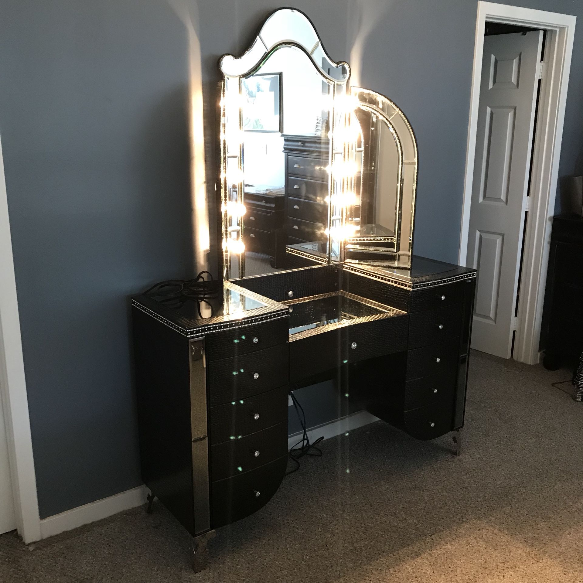 AICO Michael Amini and Jane Seymour Hollywood Swank Vanity in Black Iguana with Light Up Mirror
