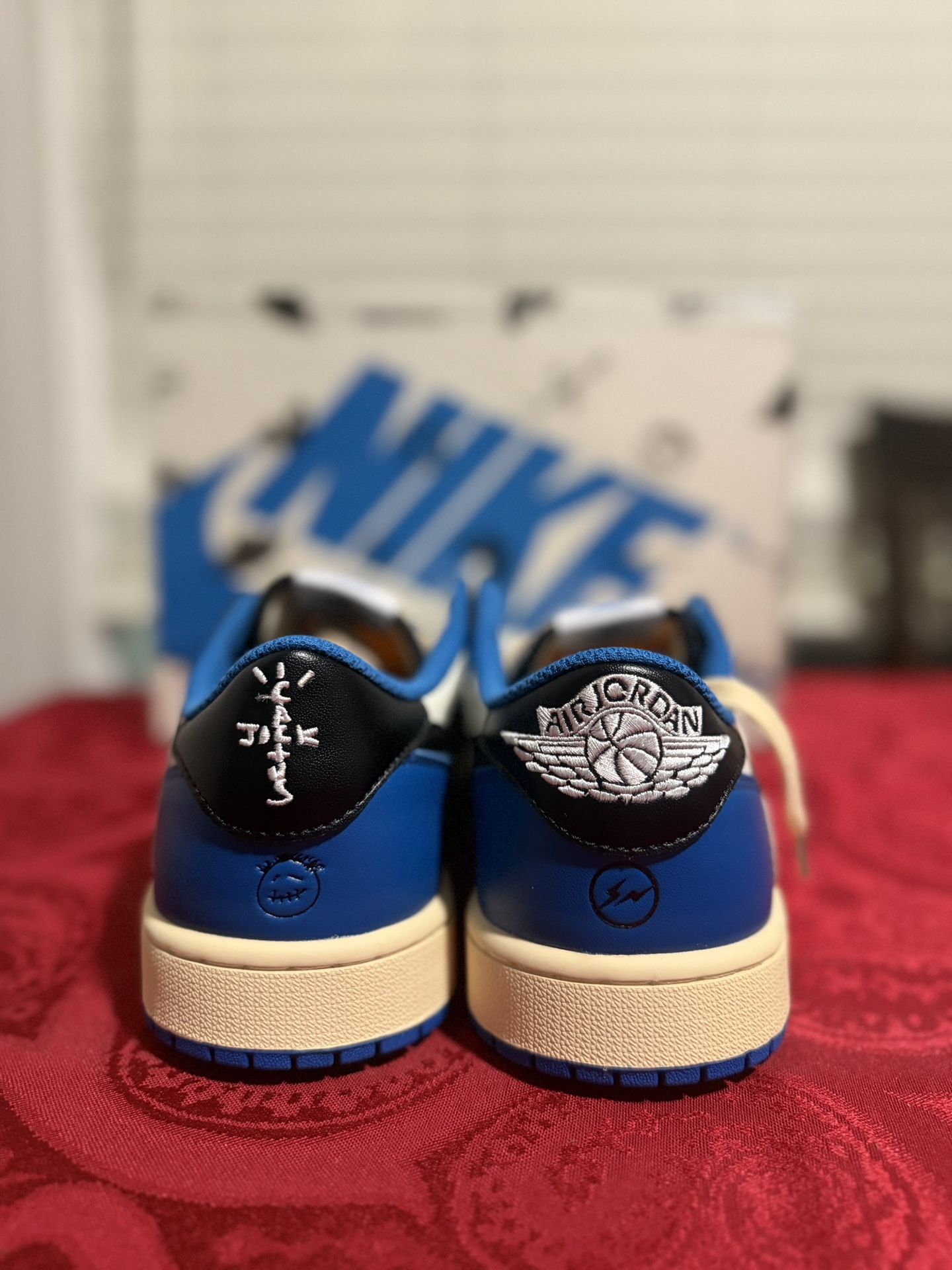 Size 12 Bomb Ahh Pair Of Travis Scott Nike Collabsss