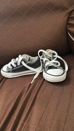 Baby boy converse size 4 in black used but in good shape