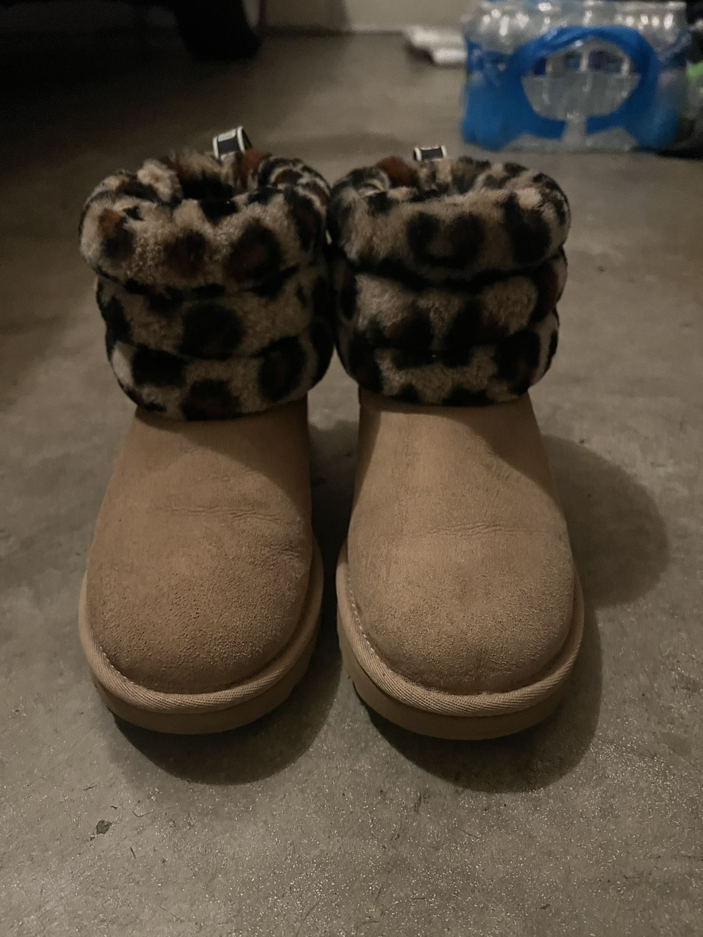 Woman’s Ugg Short Boots Size 6