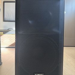 QSC K12 1000W Active PA Speakers (Pair) + Padded Carry Bags