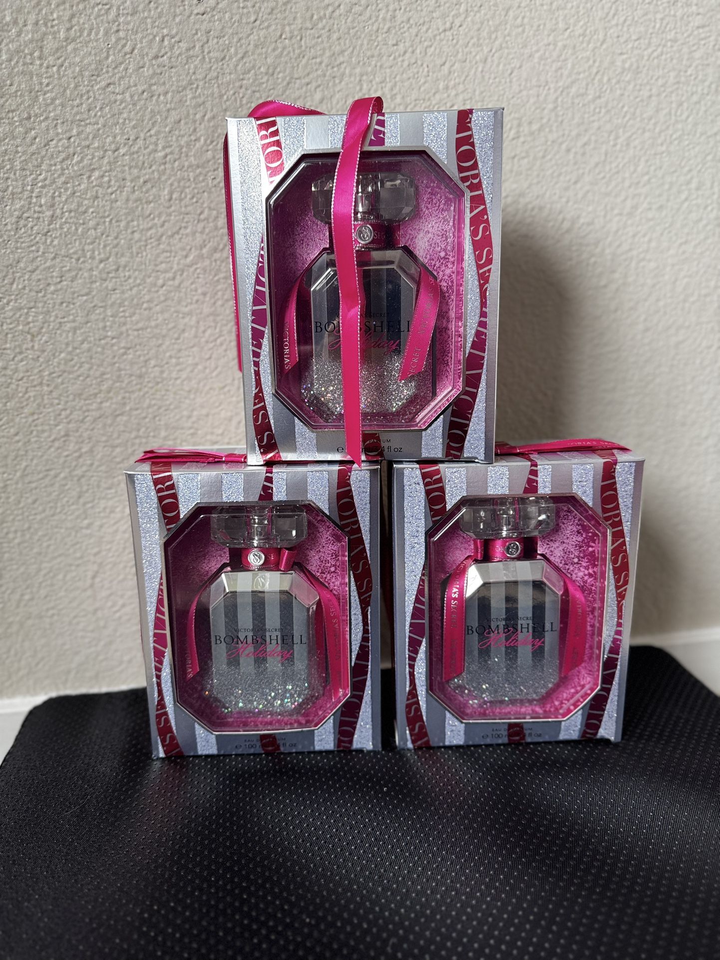 Perfume bombshell Holiday 3.4 Oz!! Pick Up In Rancho Cordova