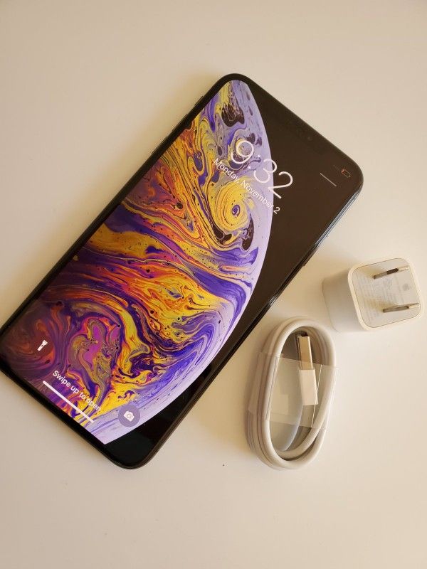 iPhone XS Max , Unlocked for All Company Carrier, Excellent Condition like New