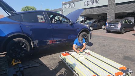 2024 tesla Y long range hv battery