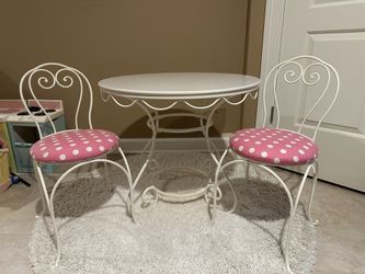 Child Size Pink And White Wrought Iron Table, Chairs & Rug