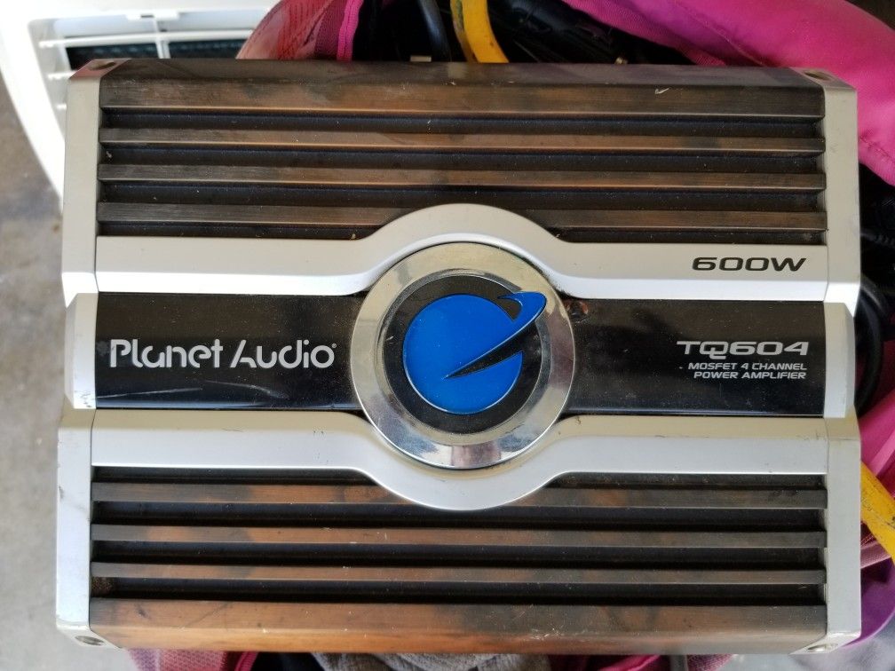 Planet Audio TQ604 600 w power amplifier