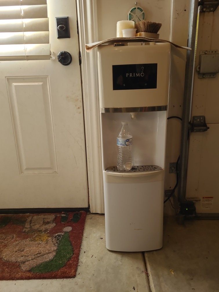 Primo.
Water dispenser hot and cold