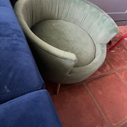  Raised Upholstered Pet Bed