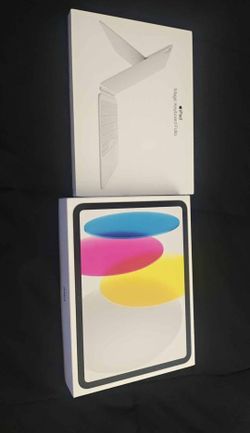 Apple iPad with Magic Keyboard Folio Bundle