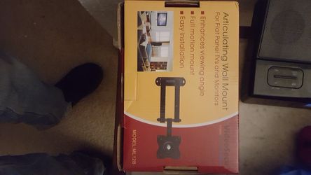 Articulating flat screen wall mount