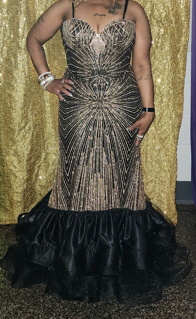 Elegant Black & Gold Dress – Size 10 – Like New