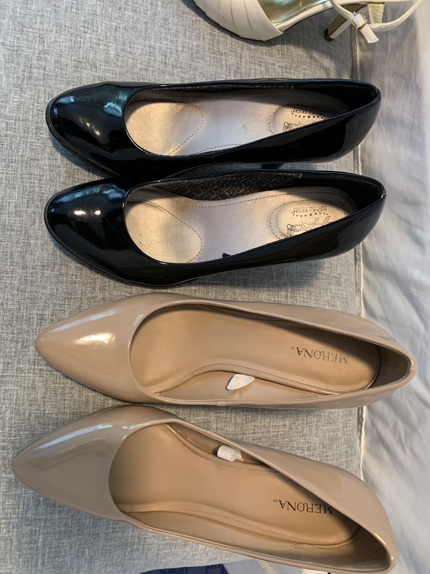 Size 7 shoes, the beige shoe is size 8