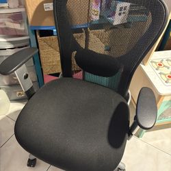 Computer ,mesa And Chair