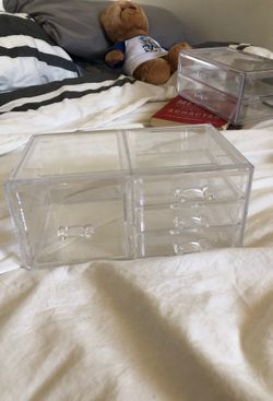 Clear storage jewelry/makeup holder