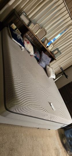 KING BED WITH BOX SPRING AND MEMORY FOAM AIR MATTRESS WITH CONTROLS